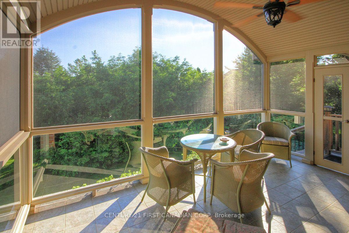 581 Plane Tree Drive, London North (North R), ON - With Deck Patio Veranda With Exterior