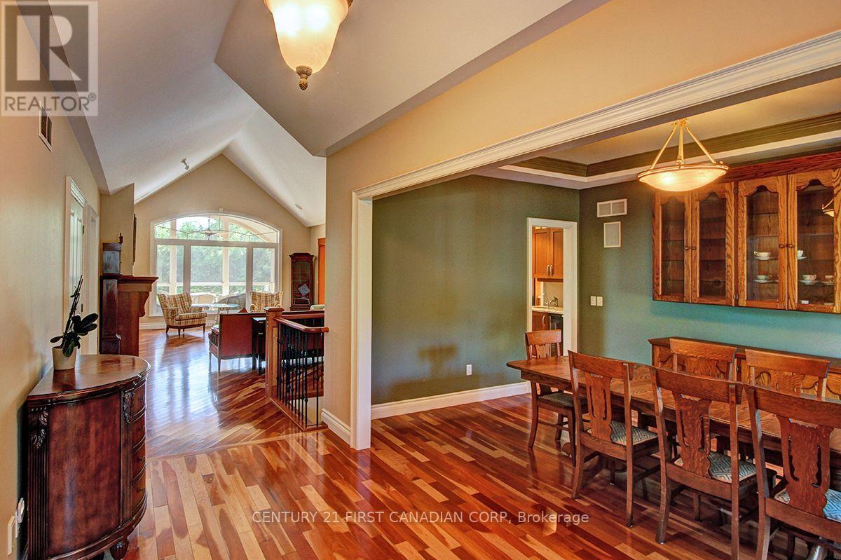 581 Plane Tree Drive, London North (North R), ON - Indoor Photo Showing Dining Room