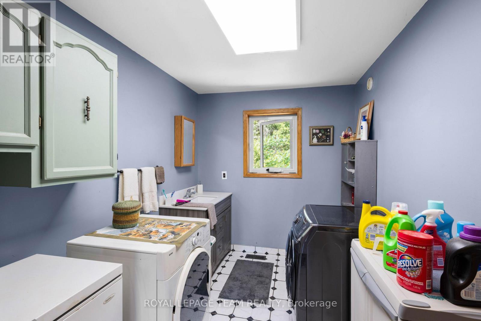 4984 Dunrobin Road, Ottawa, ON - Indoor Photo Showing Laundry Room