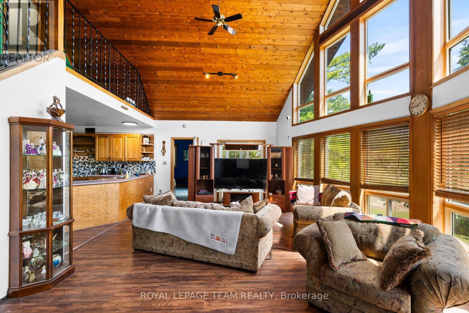 4984 Dunrobin Road, Ottawa, ON - Indoor Photo Showing Living Room
