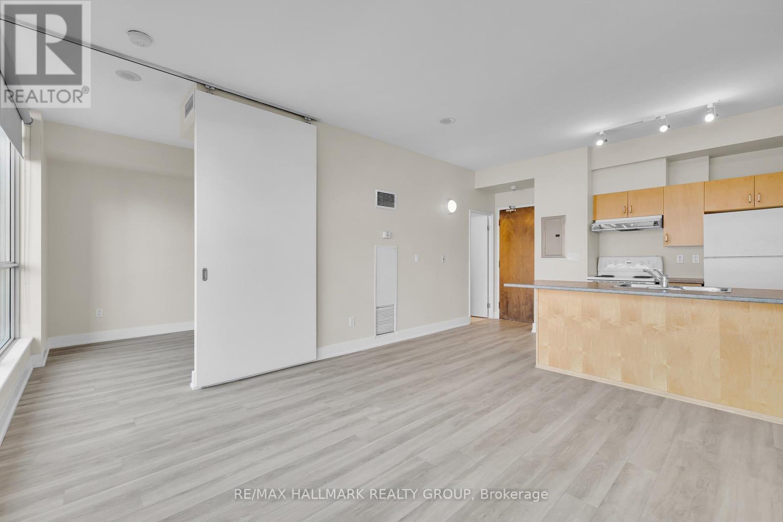 210 - 180 York Street, Ottawa, ON - Indoor Photo Showing Kitchen