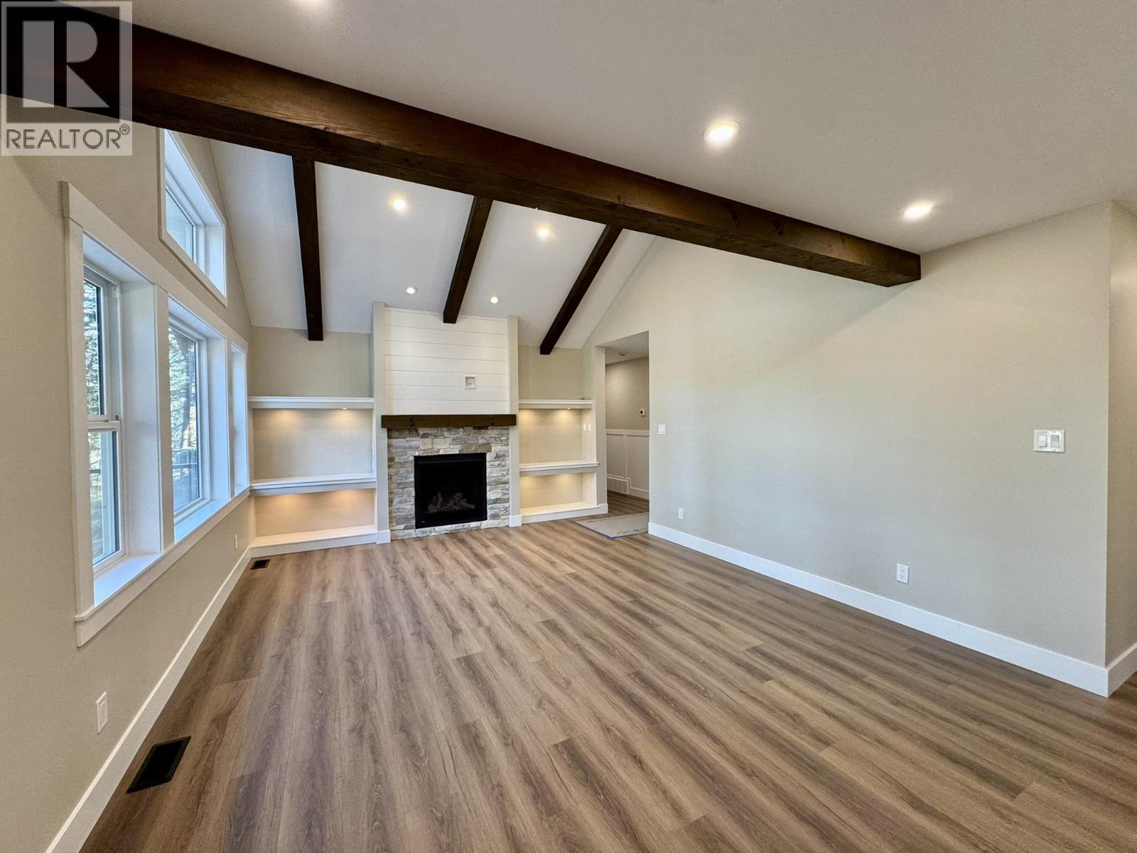 5343 Annaham Crescent, 108 Mile Ranch, BC - Indoor With Fireplace