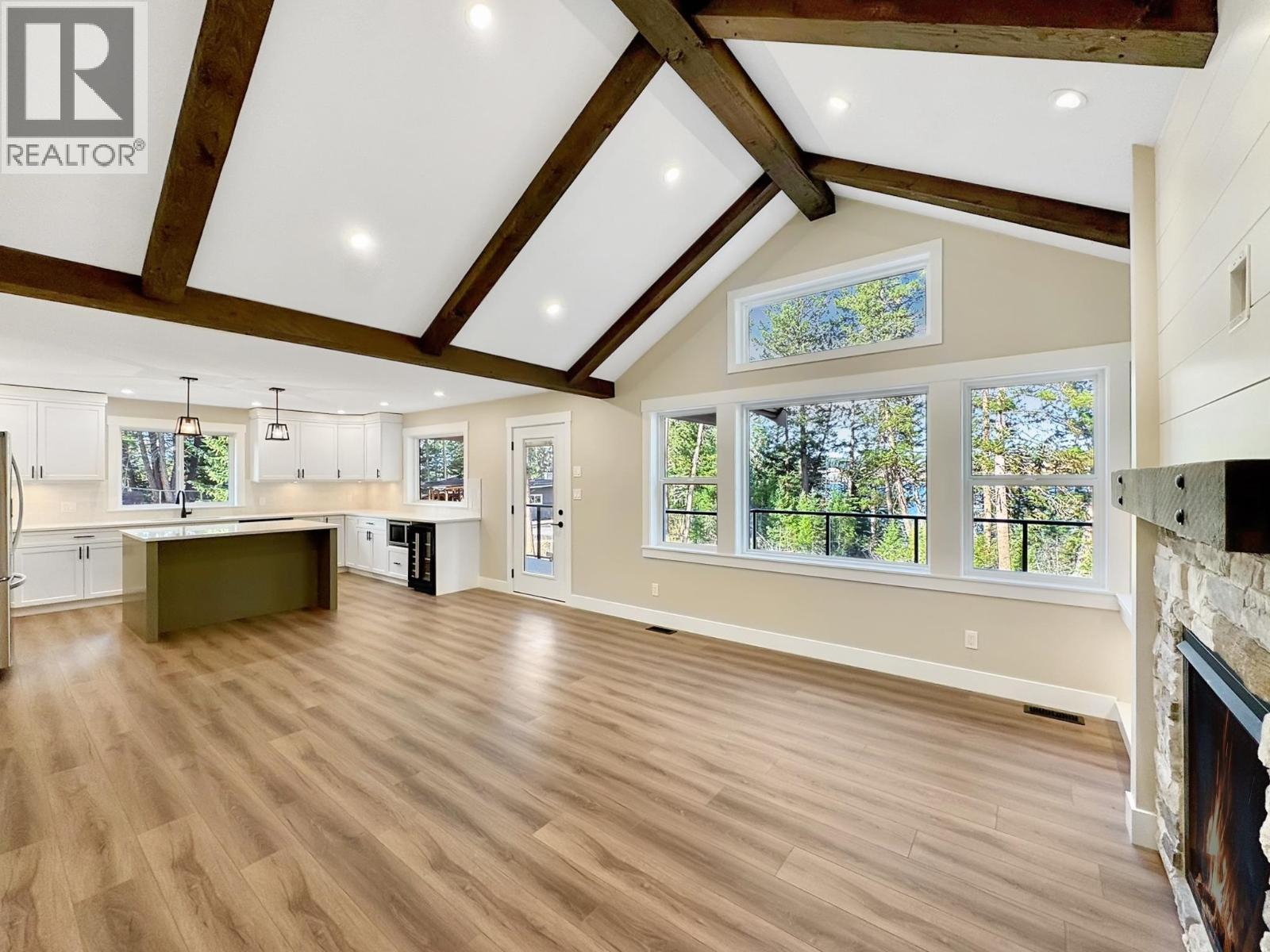 5343 Annaham Crescent, 108 Mile Ranch, BC - Indoor With Fireplace