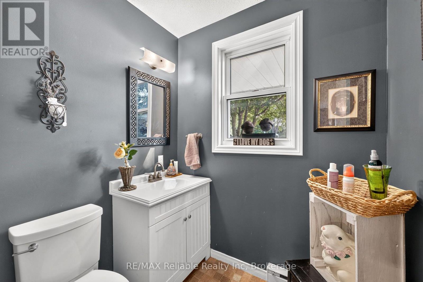 45 Main Street S, Bluewater (Bayfield), ON - Indoor Photo Showing Bathroom
