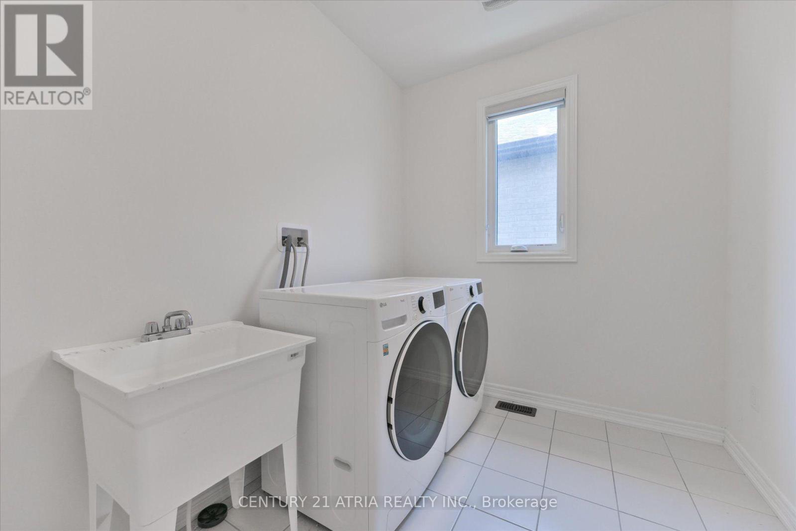 134 Fallharvest Way, Whitchurch-Stouffville, ON - Indoor Photo Showing Laundry Room
