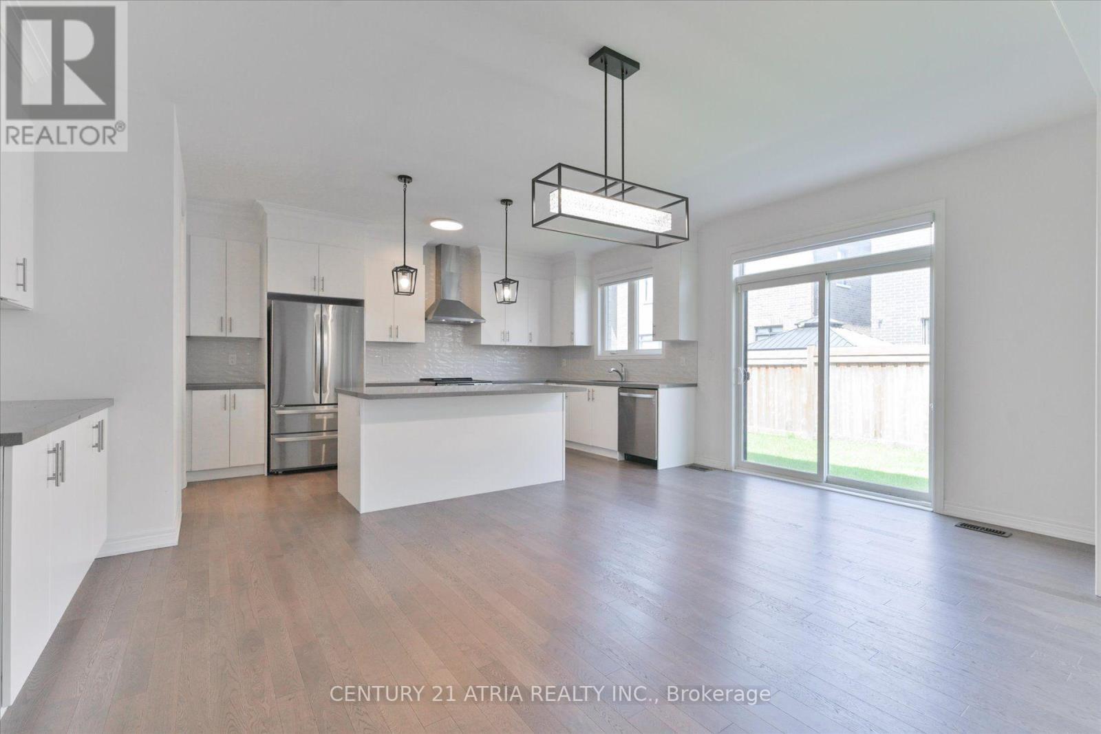 134 Fallharvest Way, Whitchurch-Stouffville, ON - Indoor Photo Showing Kitchen With Upgraded Kitchen