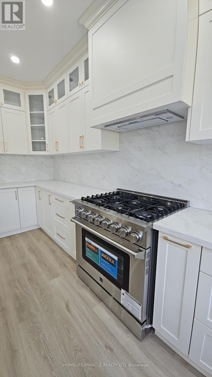 71 Skyvalley Drive, Brampton, ON - Indoor Photo Showing Kitchen