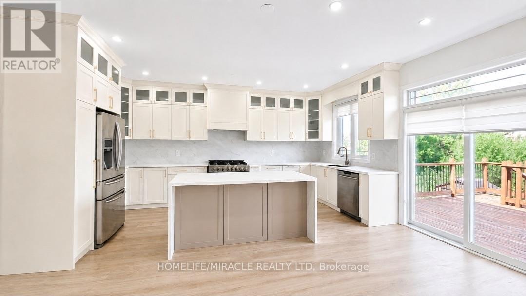 71 Skyvalley Drive, Brampton, ON - Indoor Photo Showing Kitchen With Stainless Steel Kitchen With Upgraded Kitchen