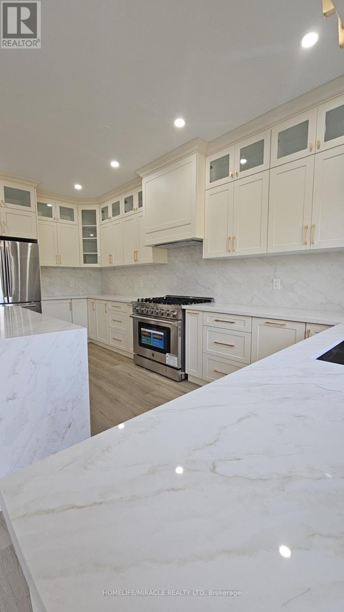 71 Skyvalley Drive, Brampton, ON - Indoor Photo Showing Kitchen
