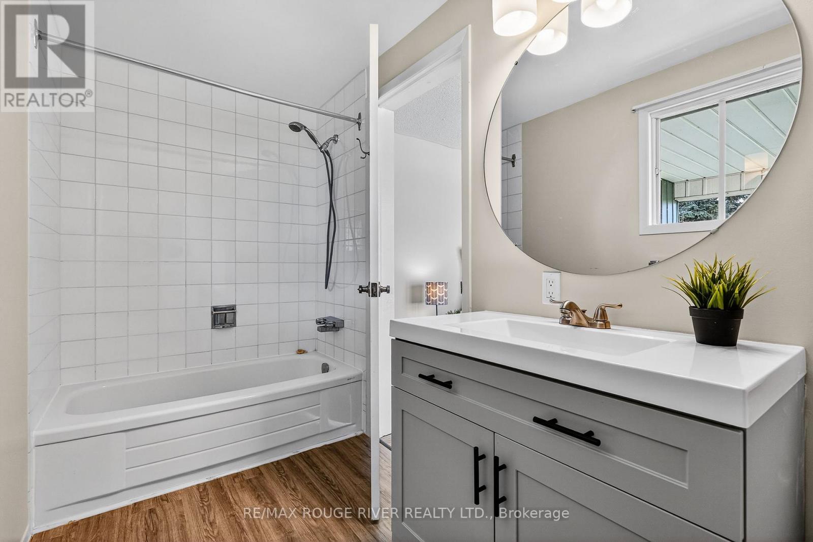 22 Eastbank Road, Clarington (Newcastle), ON - Indoor Photo Showing Bathroom