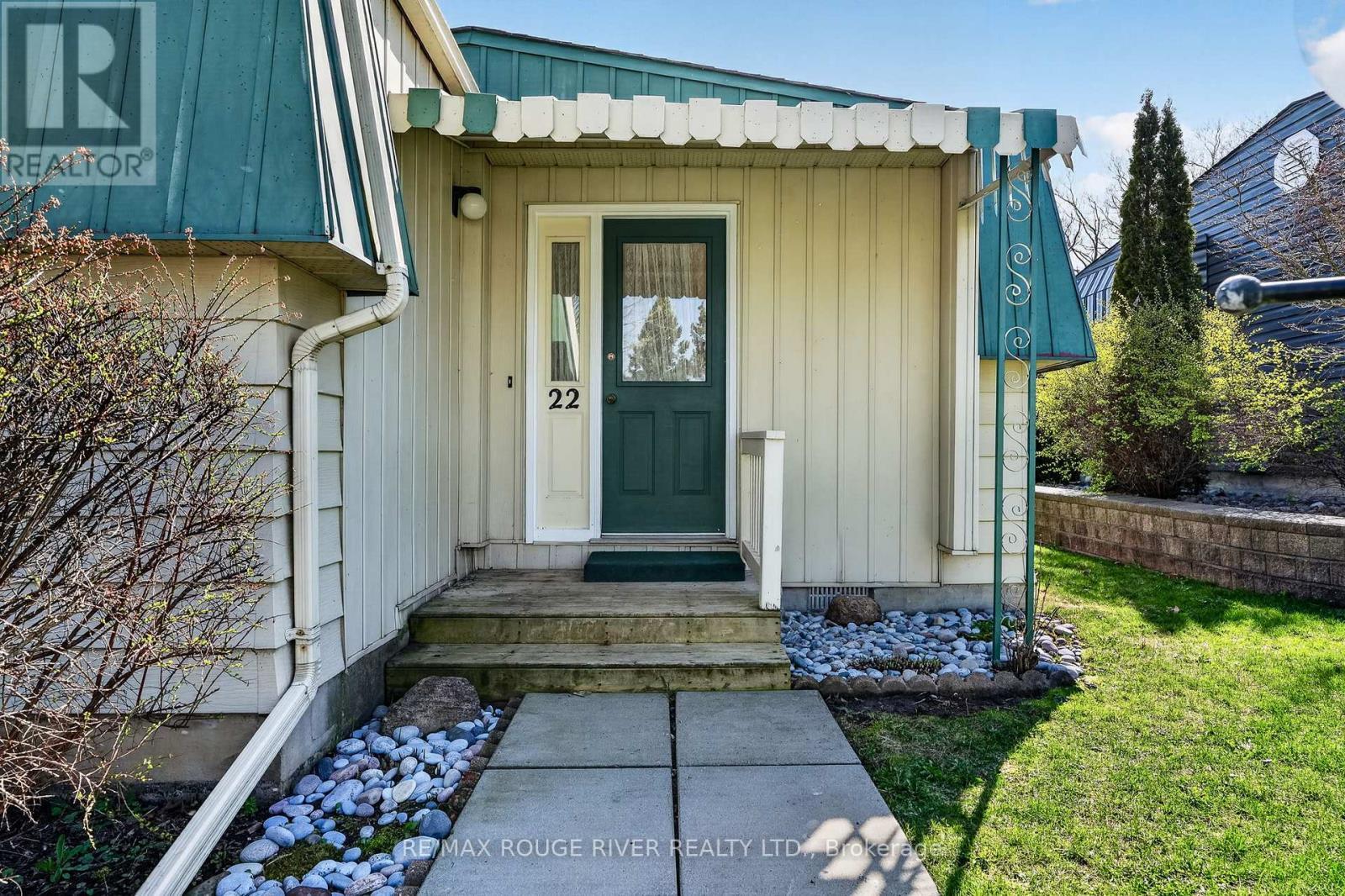 22 Eastbank Road, Clarington (Newcastle), ON - Outdoor