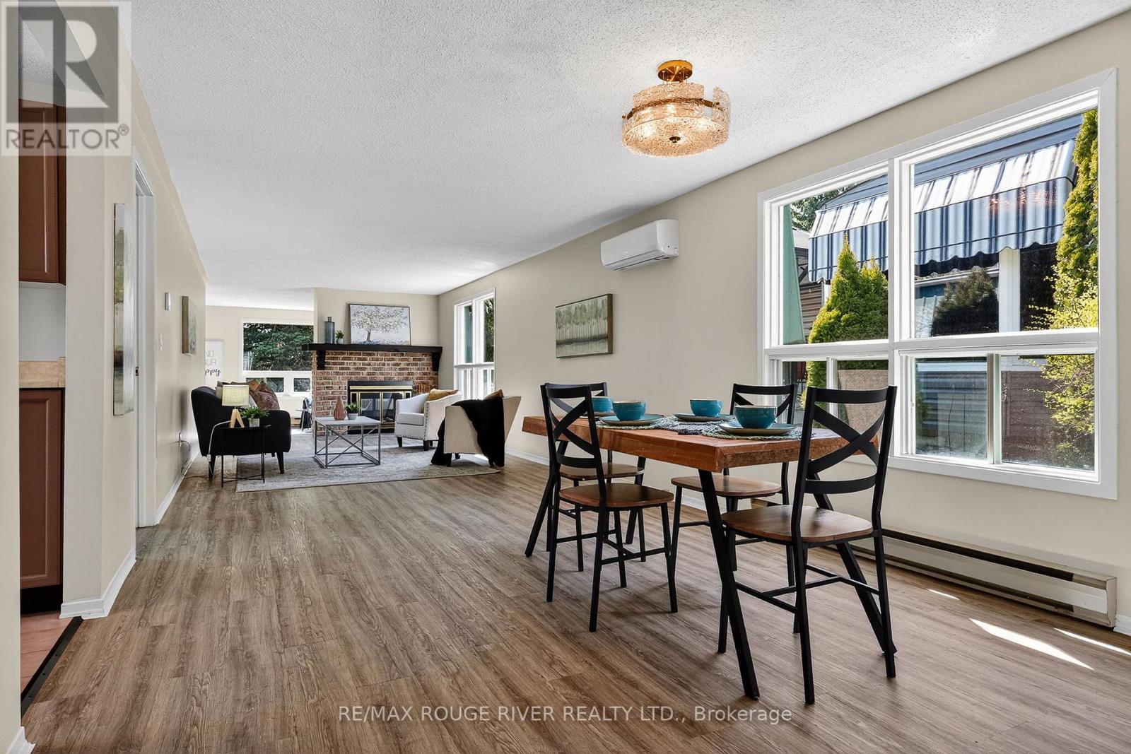 22 Eastbank Road, Clarington (Newcastle), ON - Indoor Photo Showing Dining Room