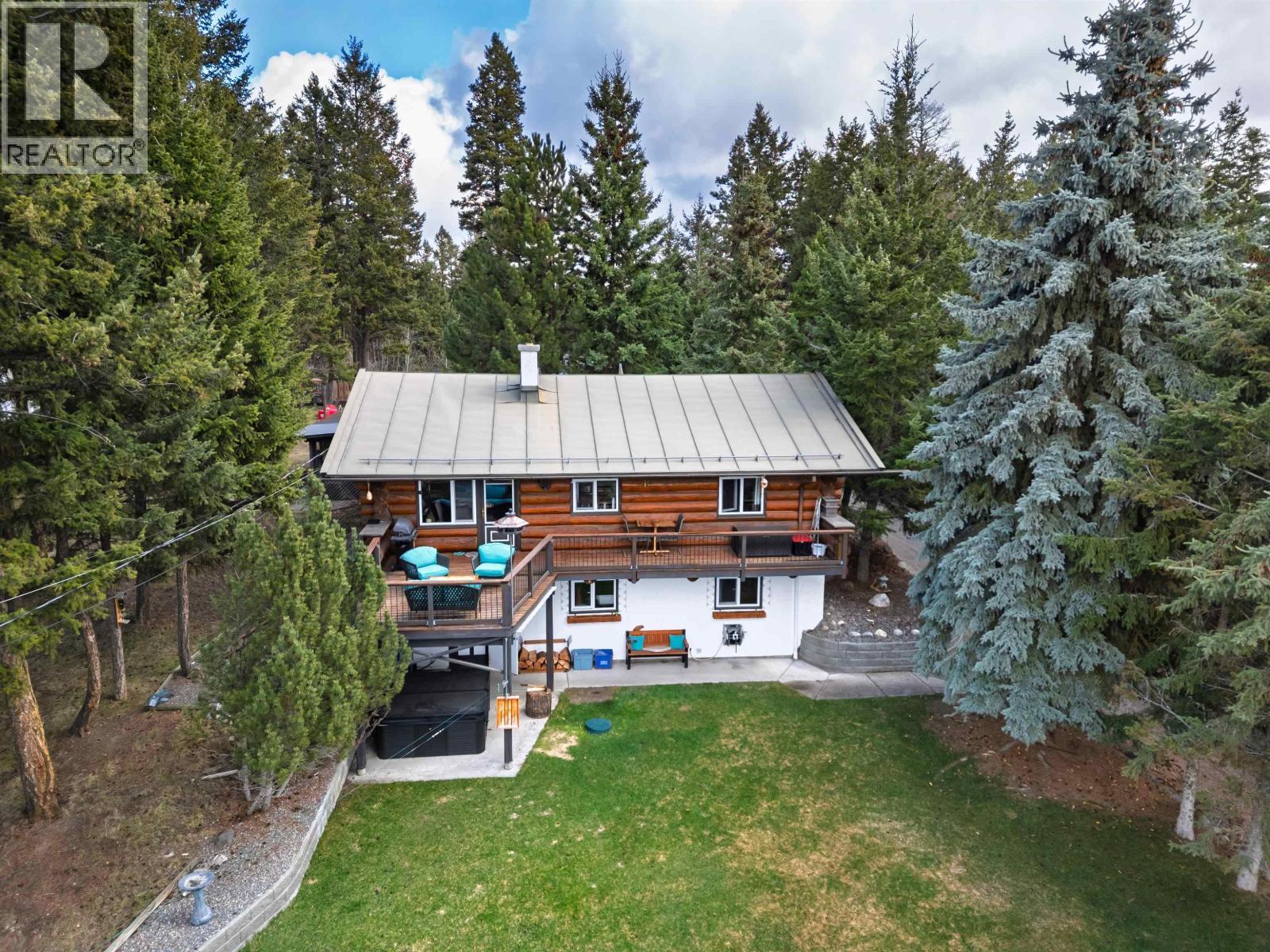 5031 Gloinnzun Drive, 108 Mile Ranch, BC - Outdoor