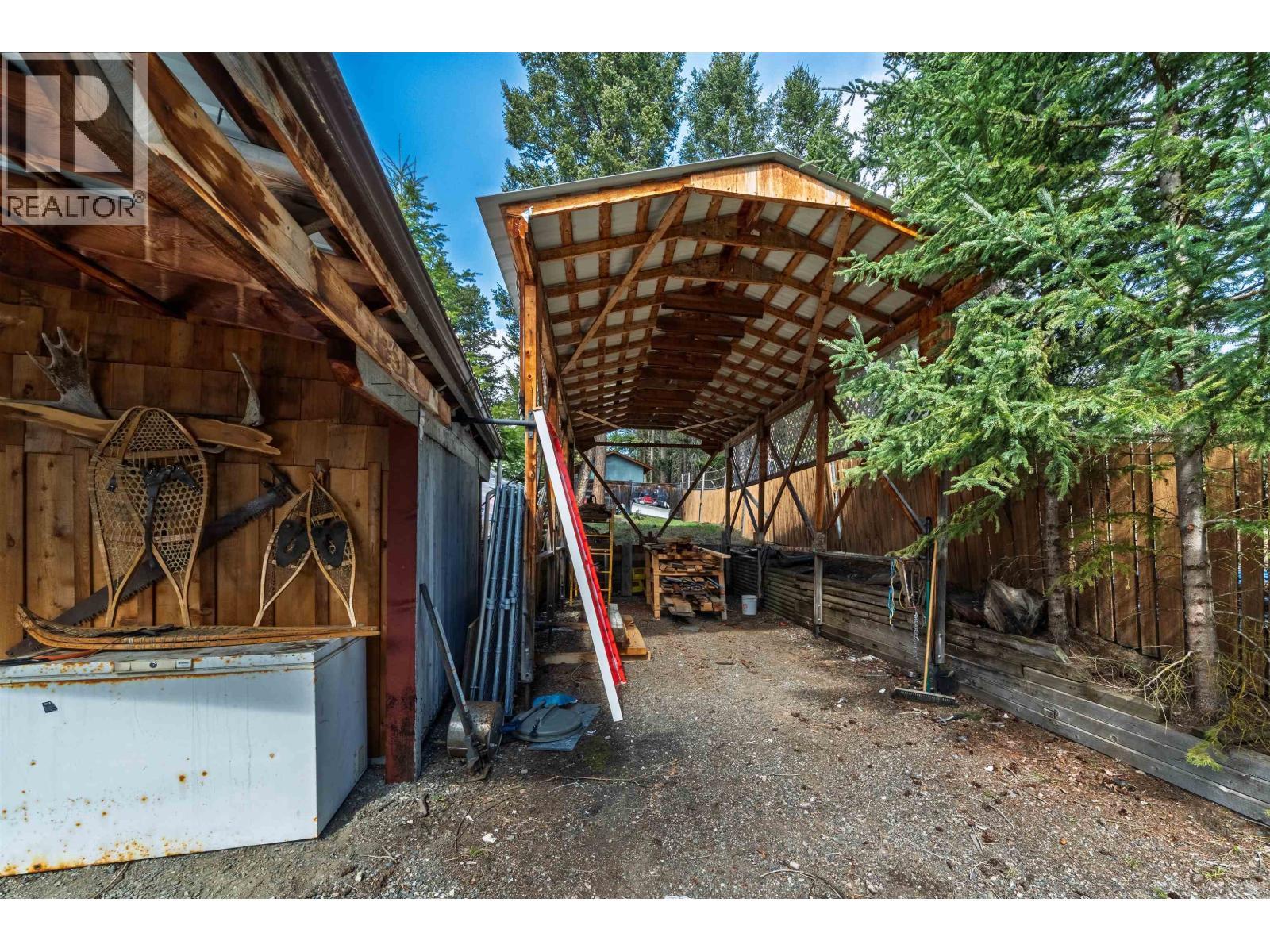 5031 Gloinnzun Drive, 108 Mile Ranch, BC - Outdoor