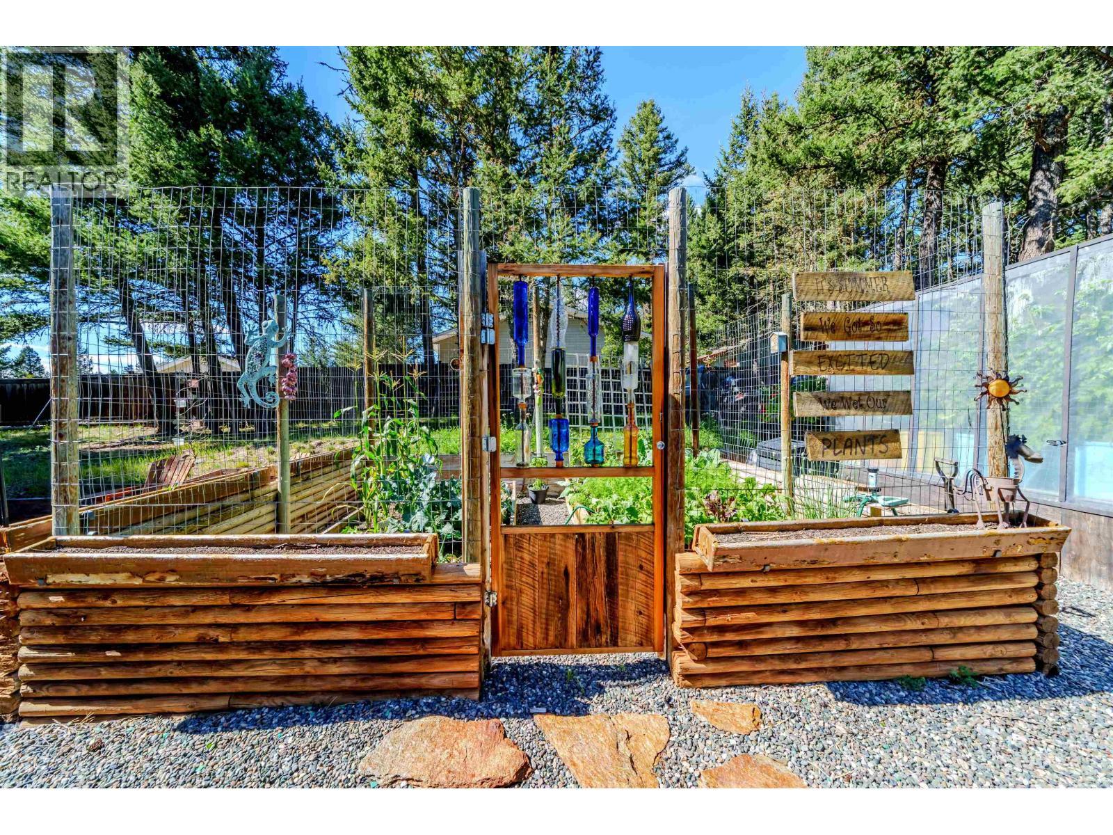 5031 Gloinnzun Drive, 108 Mile Ranch, BC - Outdoor