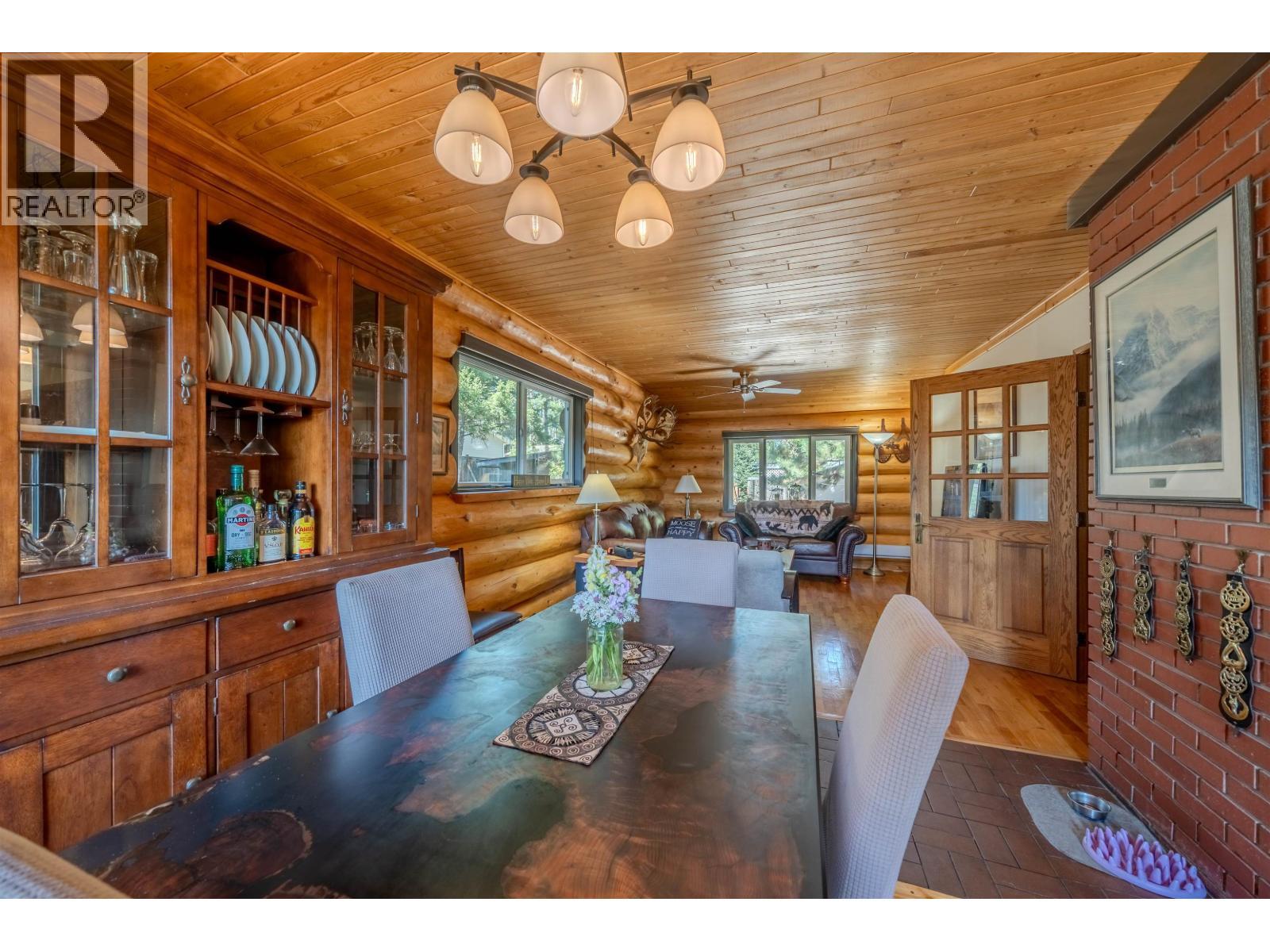 5031 Gloinnzun Drive, 108 Mile Ranch, BC - Indoor Photo Showing Dining Room