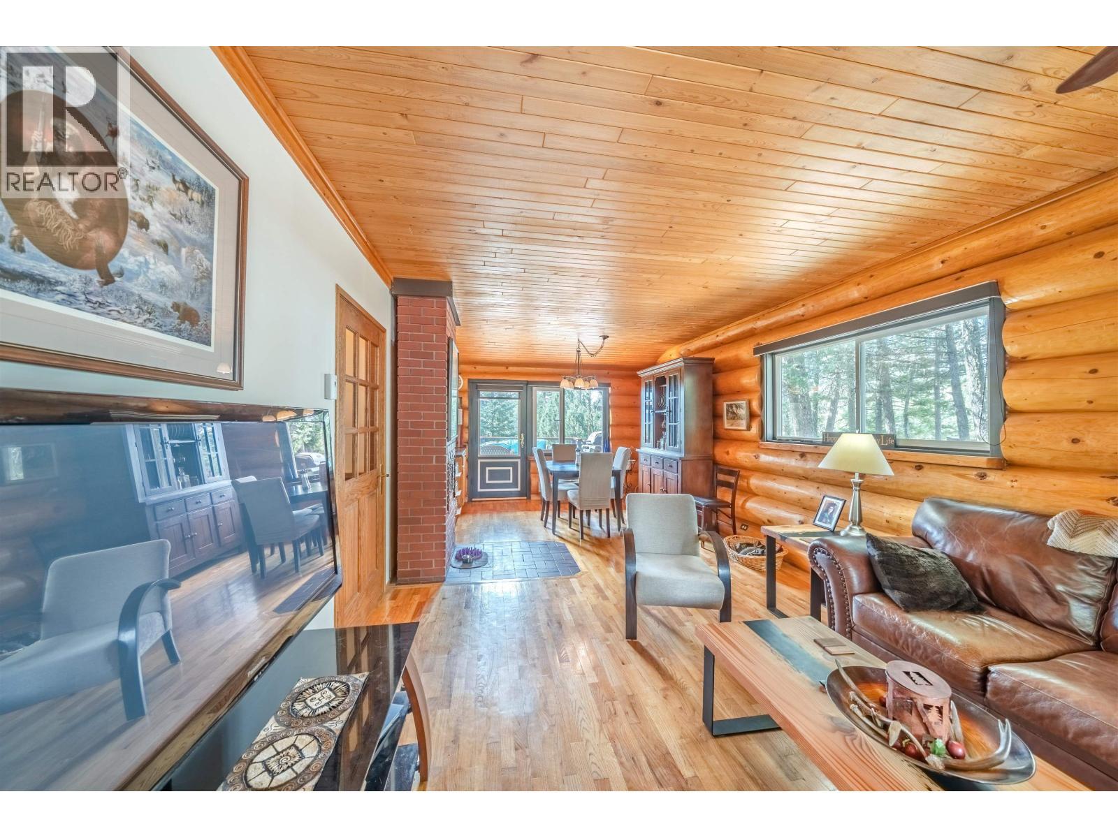 5031 Gloinnzun Drive, 108 Mile Ranch, BC - Indoor