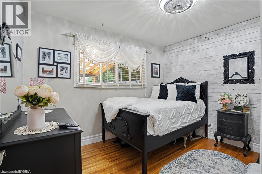 52 Lorne Avenue, Burford, ON - Indoor Photo Showing Bedroom