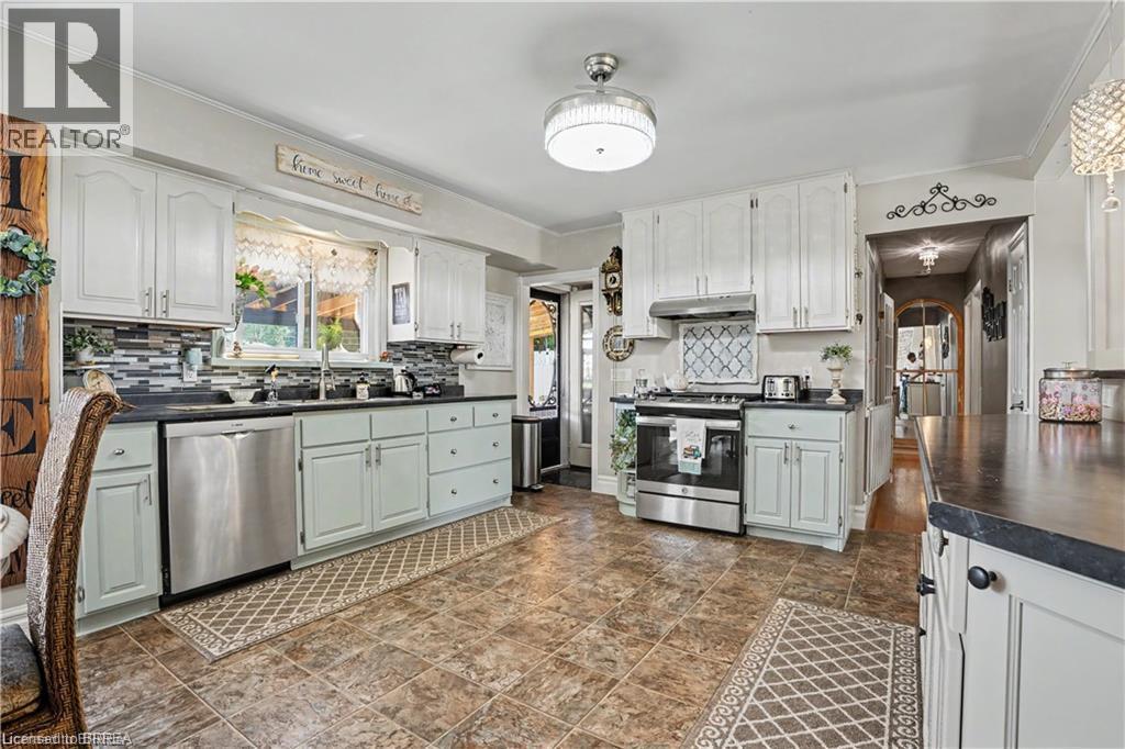 52 Lorne Avenue, Burford, ON - Indoor Photo Showing Kitchen With Double Sink