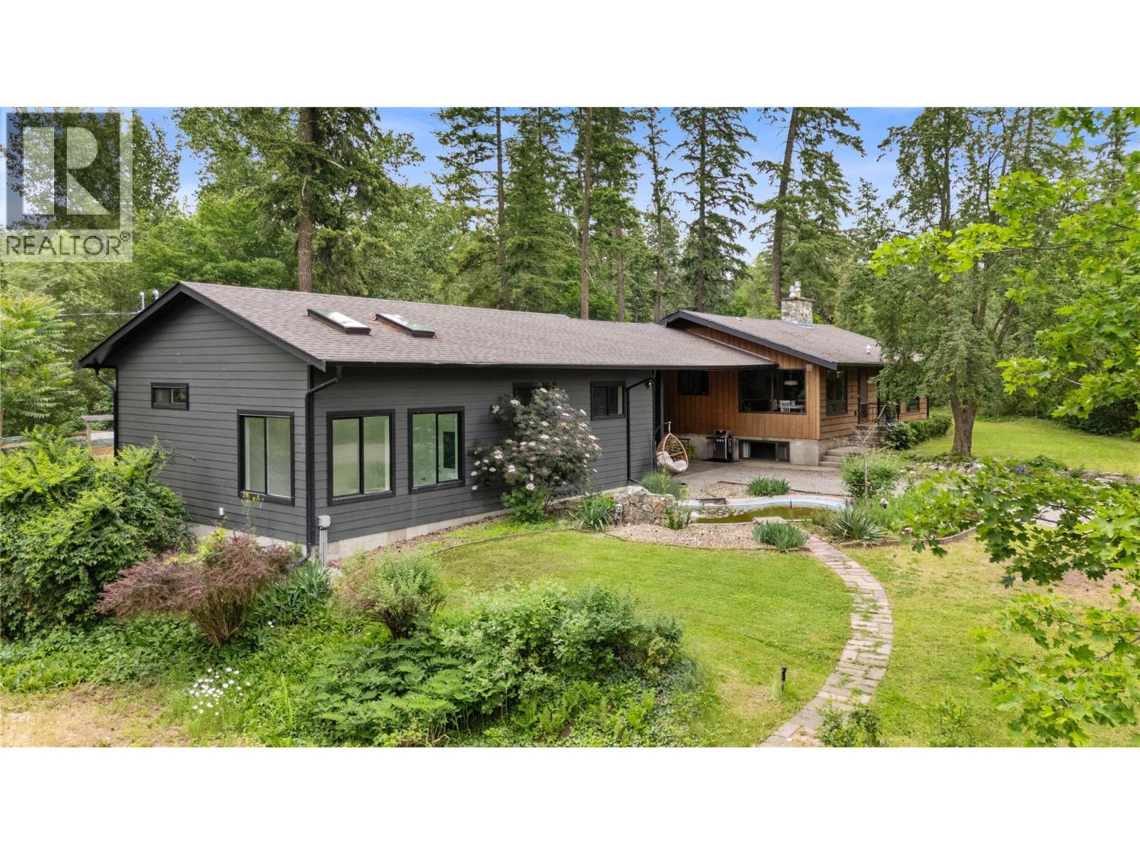 3153 Hall Road, Kelowna, BC - Outdoor