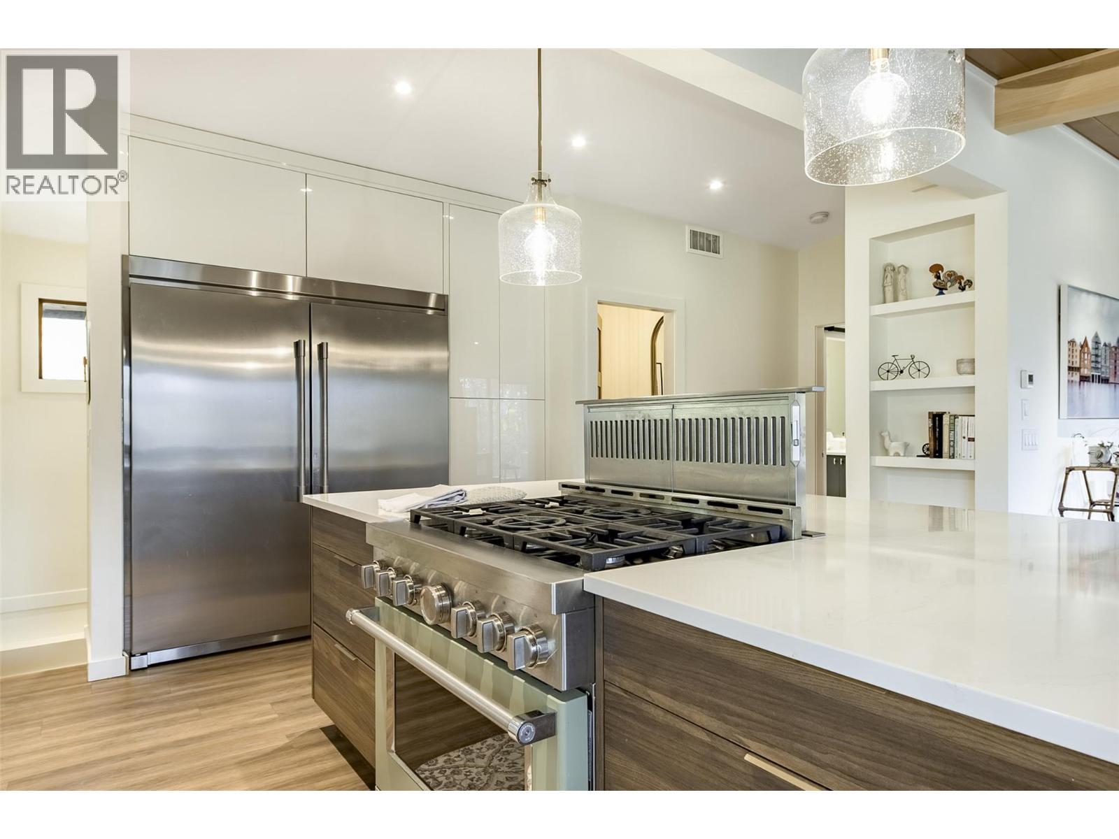 3153 Hall Road, Kelowna, BC - Indoor Photo Showing Kitchen With Upgraded Kitchen