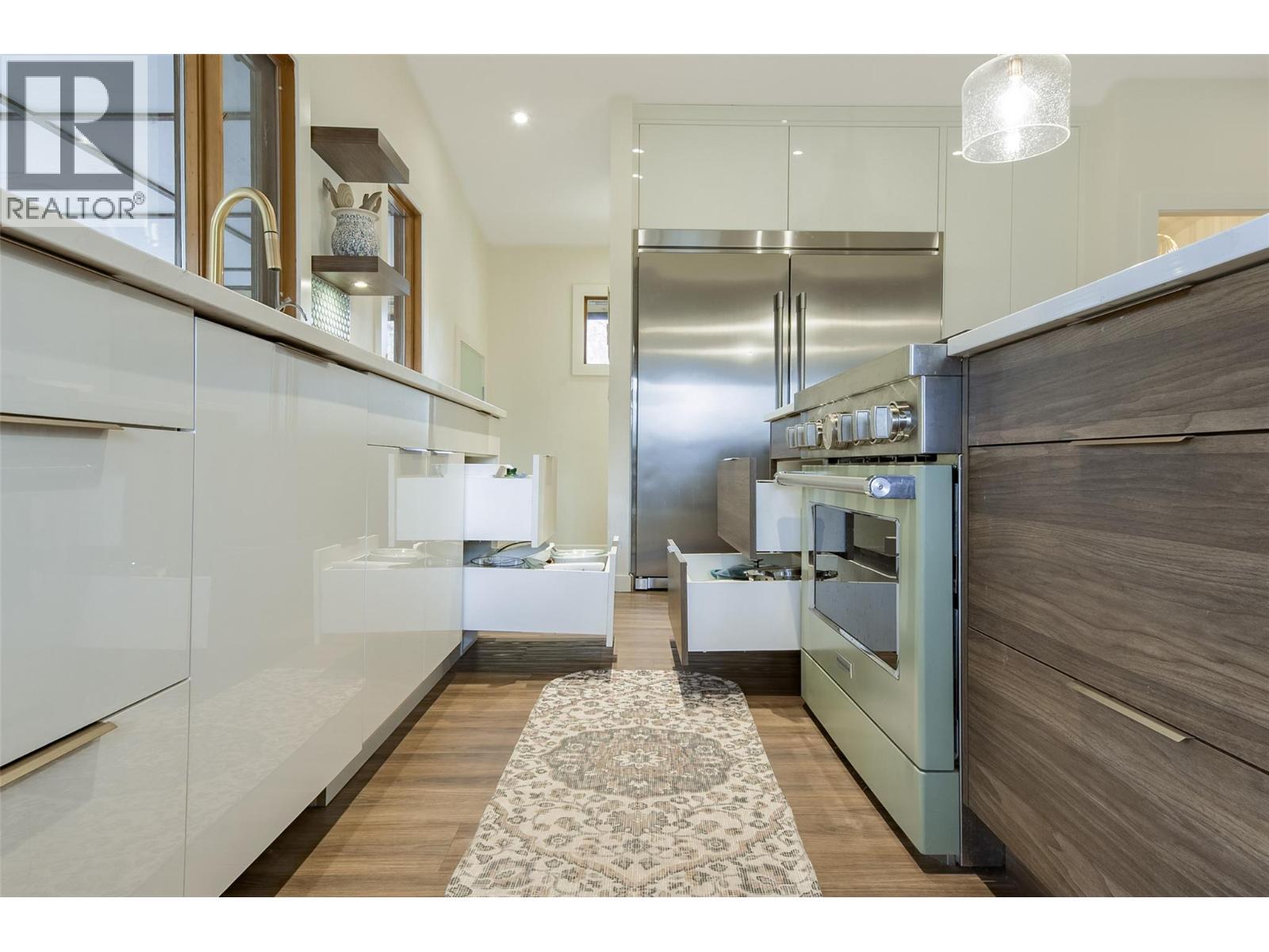 3153 Hall Road, Kelowna, BC - Indoor Photo Showing Kitchen