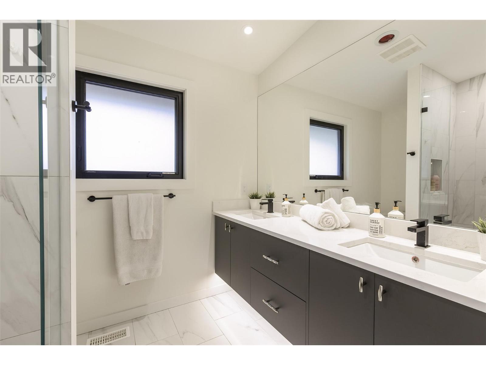 3153 Hall Road, Kelowna, BC - Indoor Photo Showing Bathroom