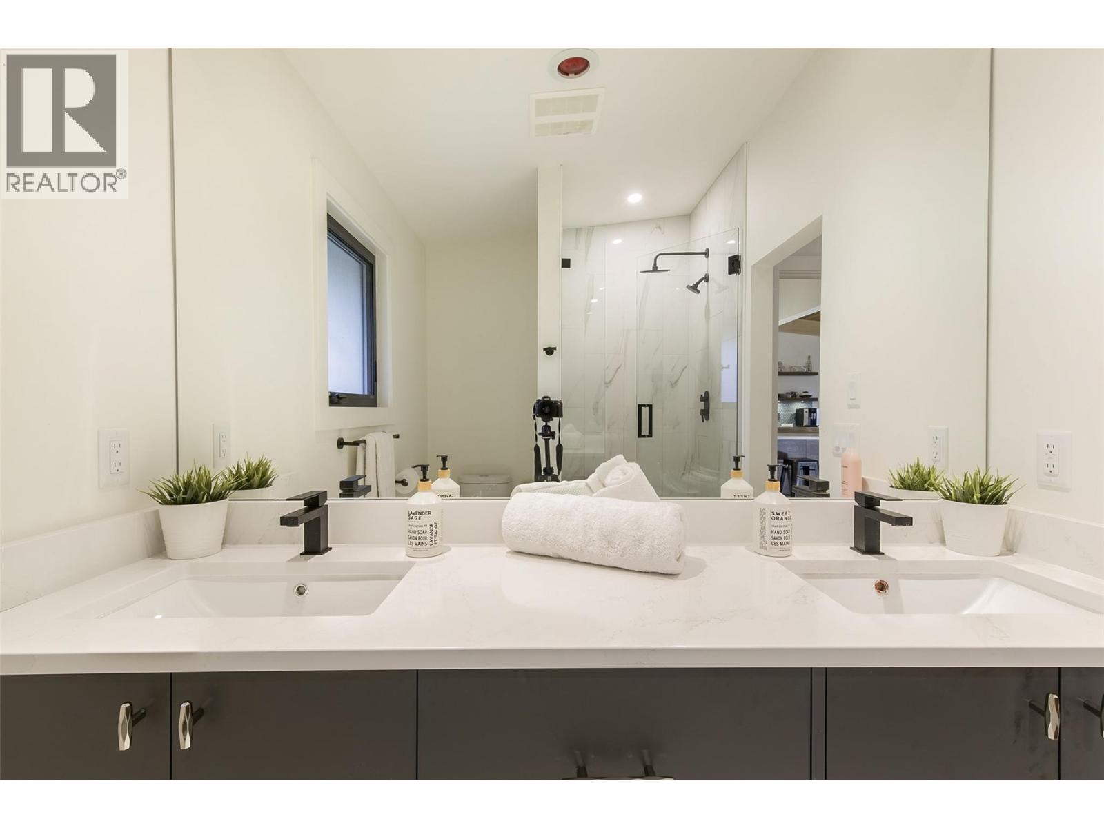 3153 Hall Road, Kelowna, BC - Indoor Photo Showing Bathroom