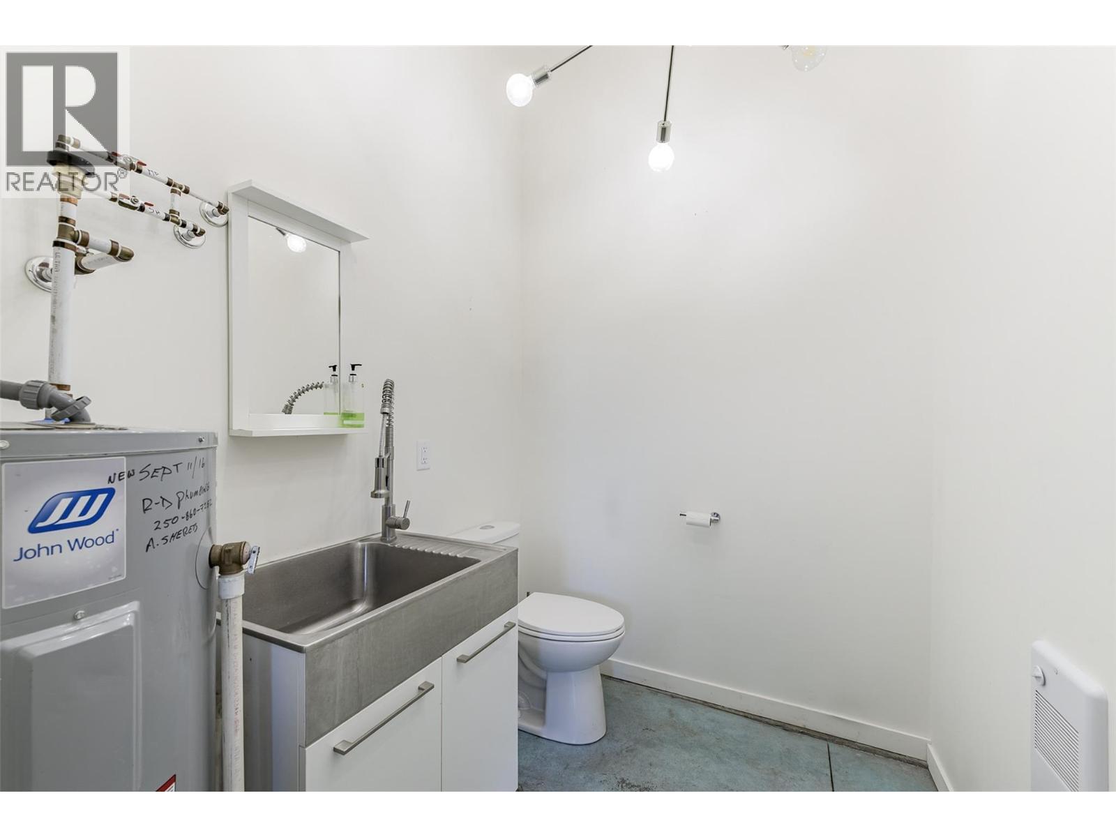 3153 Hall Road, Kelowna, BC - Indoor Photo Showing Bathroom