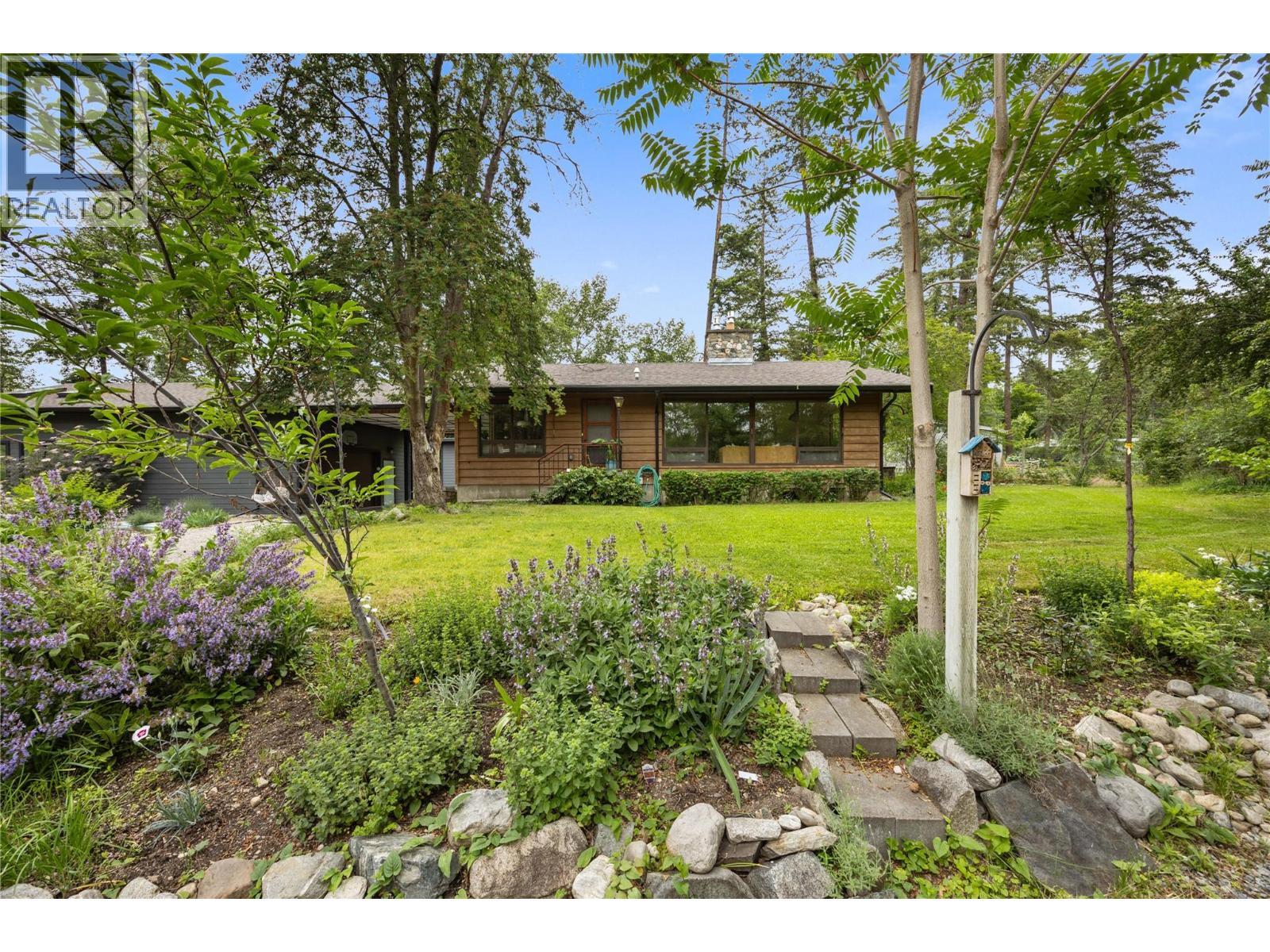 3153 Hall Road, Kelowna, BC - Outdoor