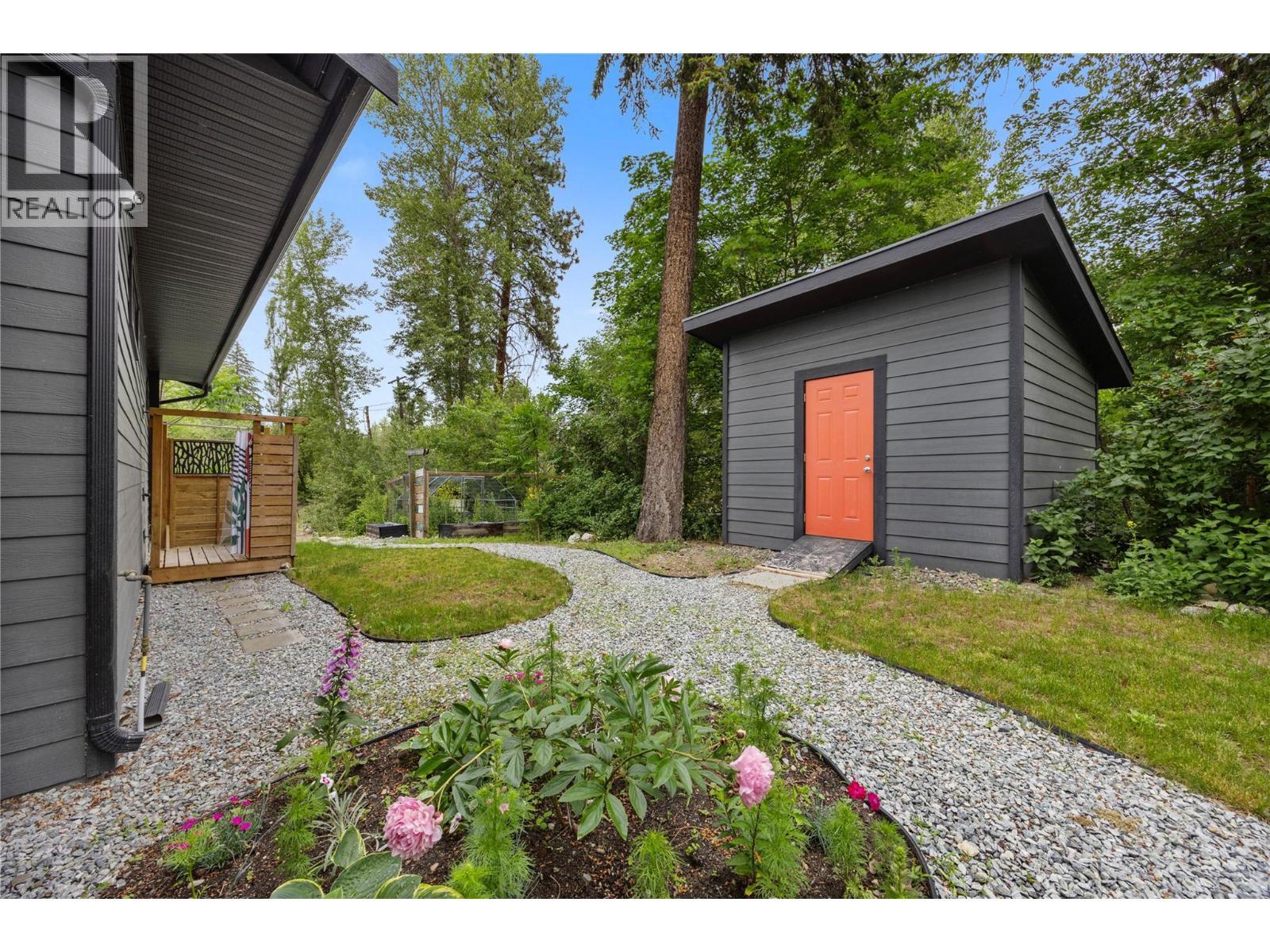 3153 Hall Road, Kelowna, BC - Outdoor