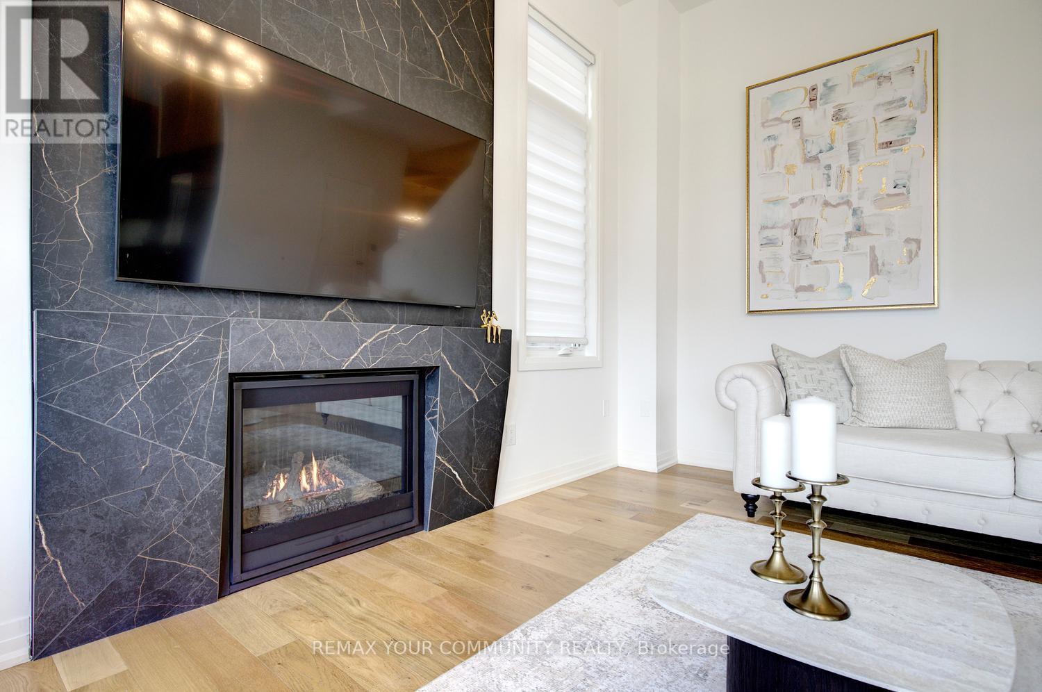 96 Bond Crescent, Richmond Hill, ON - Indoor Photo Showing Living Room With Fireplace