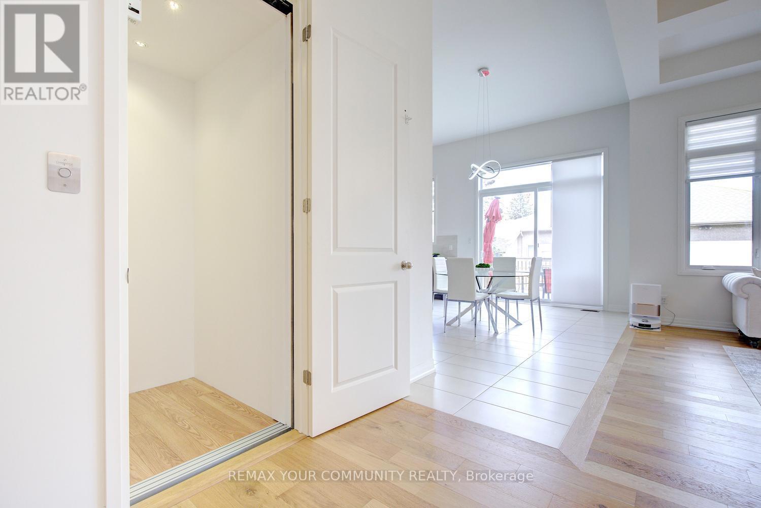 96 Bond Crescent, Richmond Hill, ON - Indoor Photo Showing Other Room