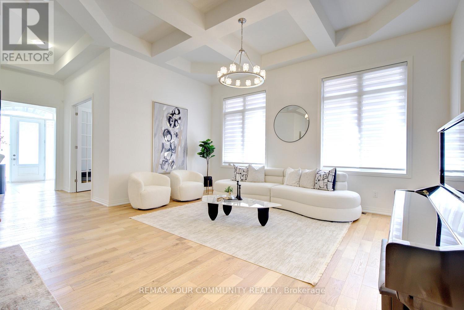 96 Bond Crescent, Richmond Hill, ON - Indoor Photo Showing Other Room
