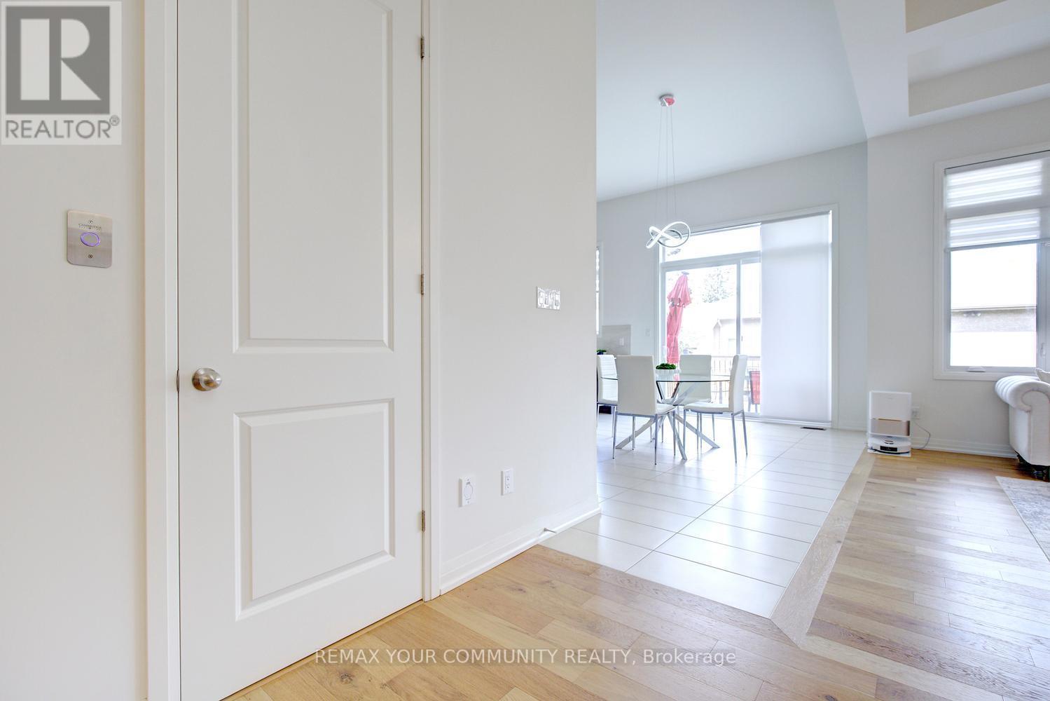 96 Bond Crescent, Richmond Hill, ON - Indoor Photo Showing Other Room