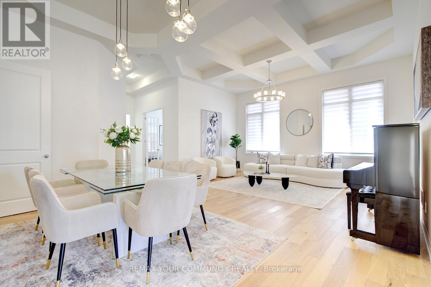 96 Bond Crescent, Richmond Hill, ON - Indoor Photo Showing Dining Room