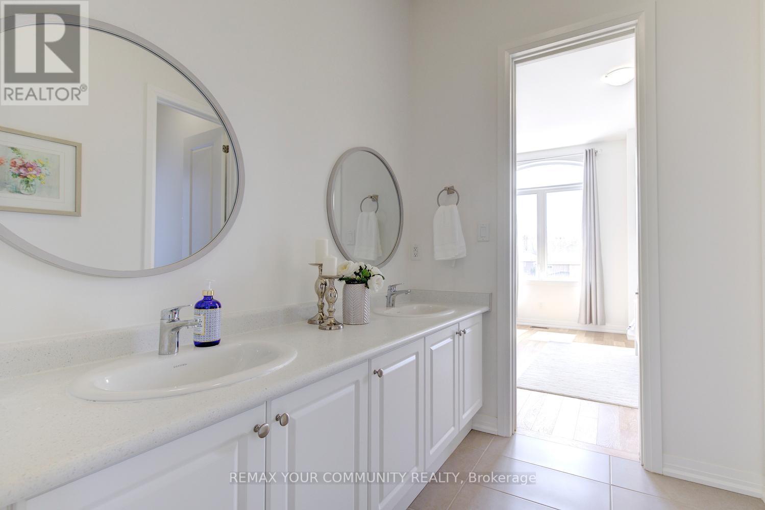 96 Bond Crescent, Richmond Hill, ON - Indoor Photo Showing Bathroom