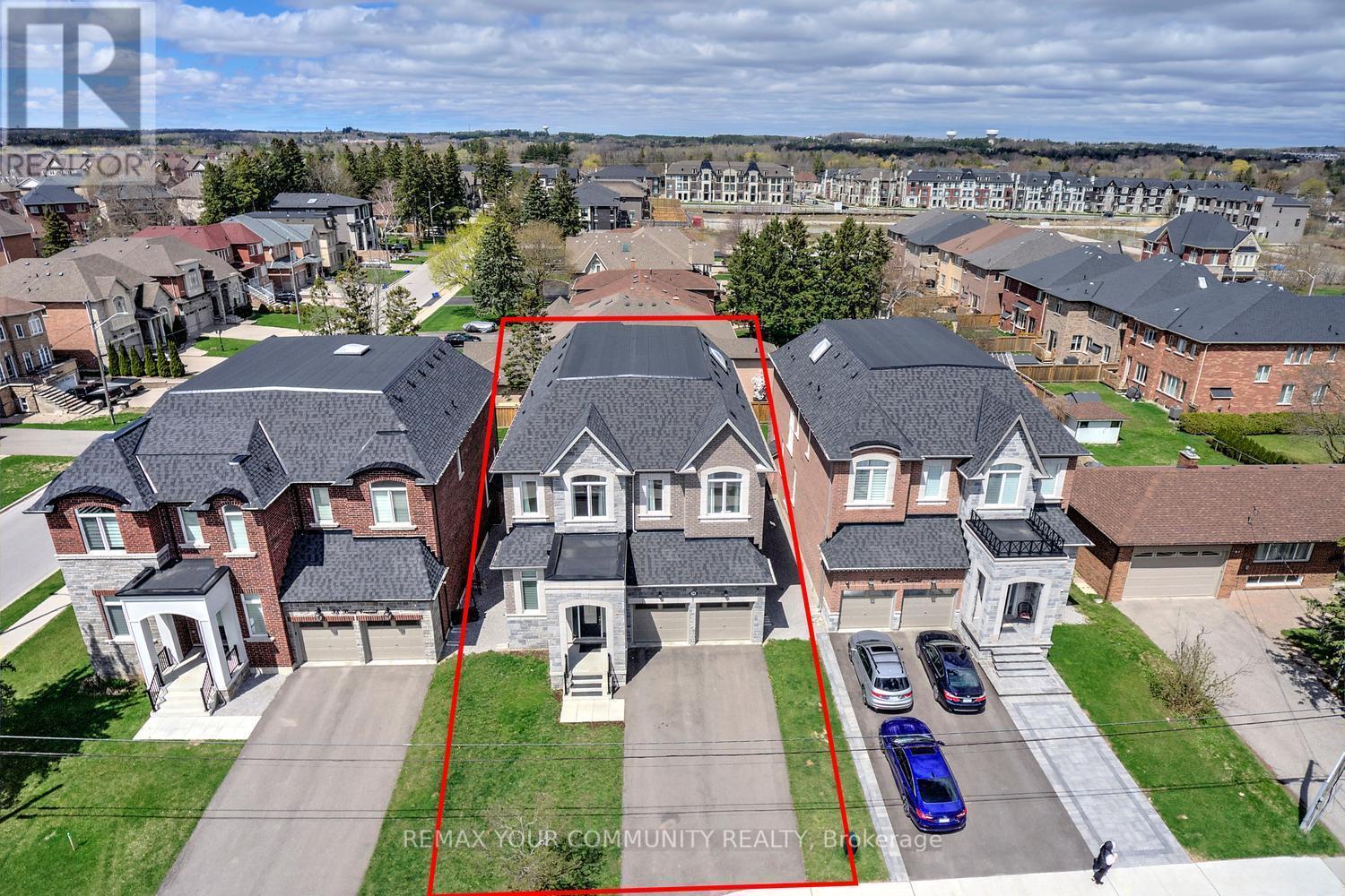 96 Bond Crescent, Richmond Hill, ON - Outdoor With Facade