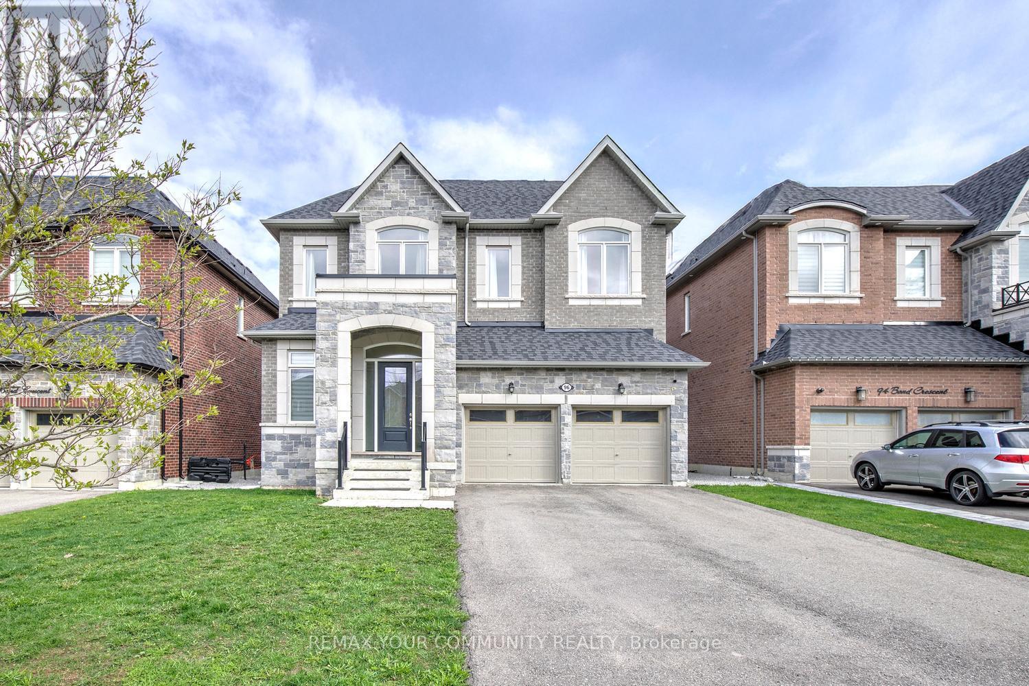96 Bond Crescent, Richmond Hill, ON - Outdoor With Facade