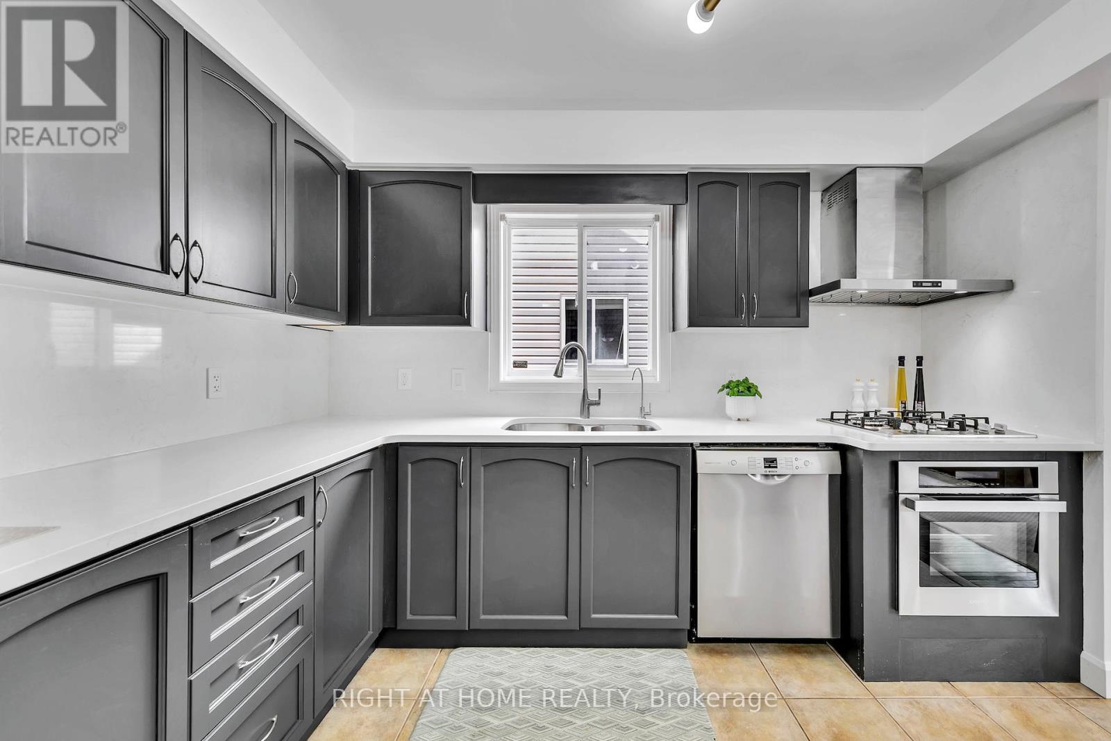 77 Milson Crescent, Guelph, ON - Indoor Photo Showing Kitchen With Stainless Steel Kitchen With Double Sink With Upgraded Kitchen