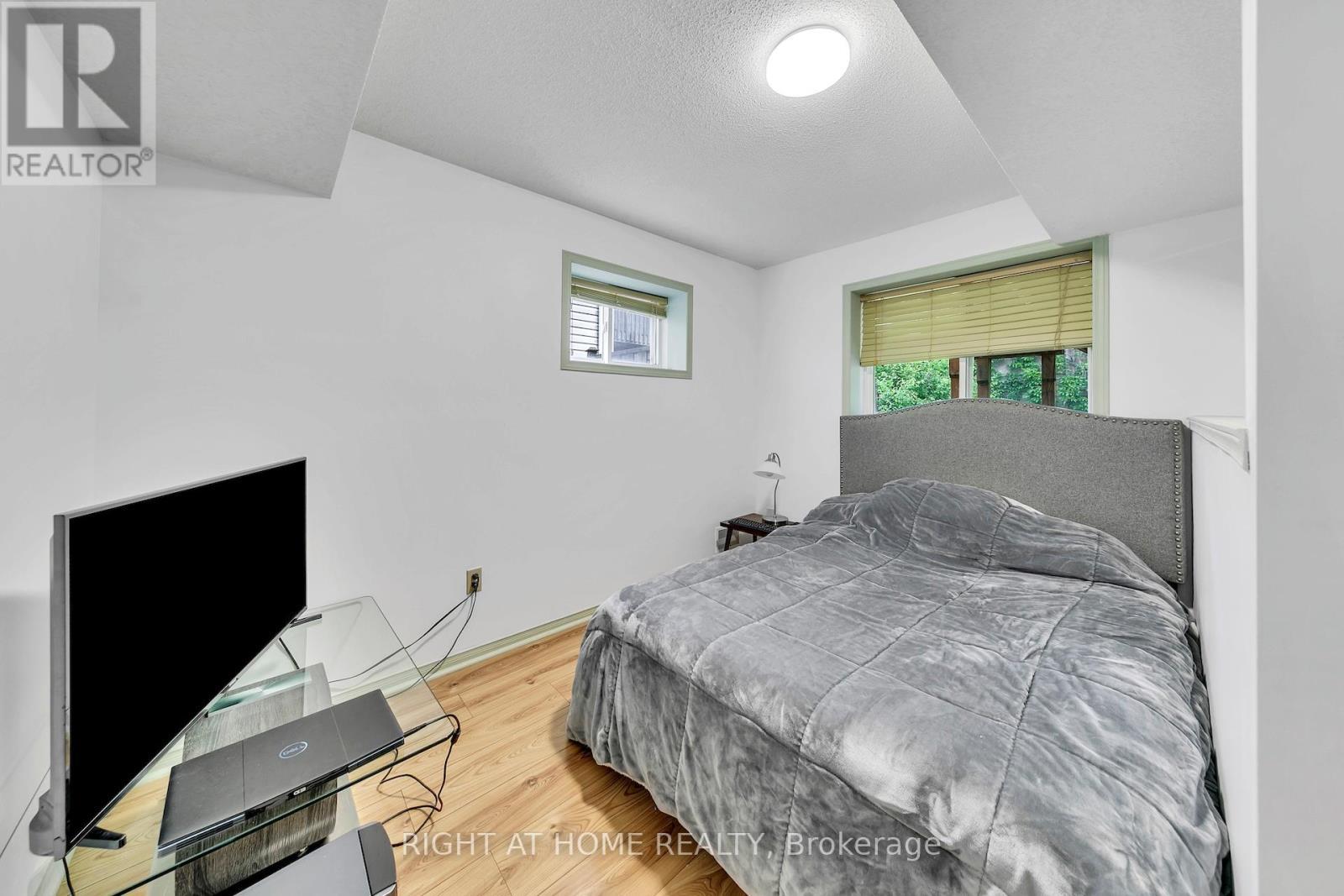 77 Milson Crescent, Guelph, ON - Indoor Photo Showing Bedroom