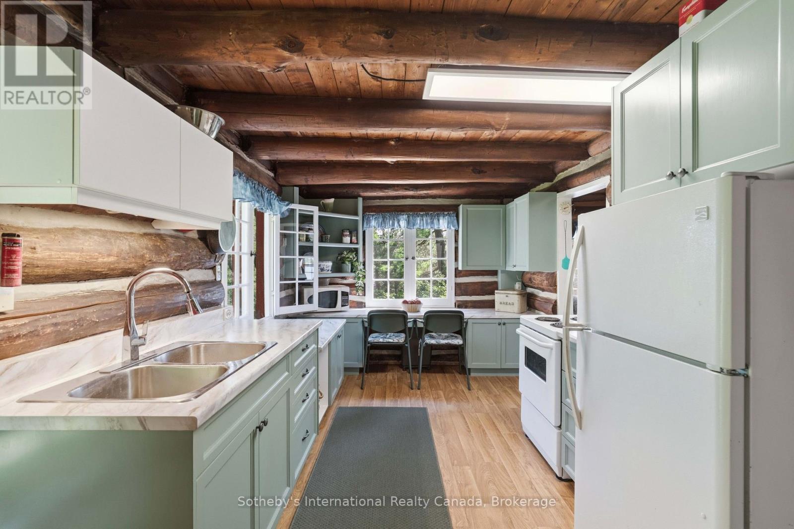 1 Island 29Kl Kahshe Lake - Cooee Island, Gravenhurst (Morrison), ON - Indoor Photo Showing Kitchen With Double Sink