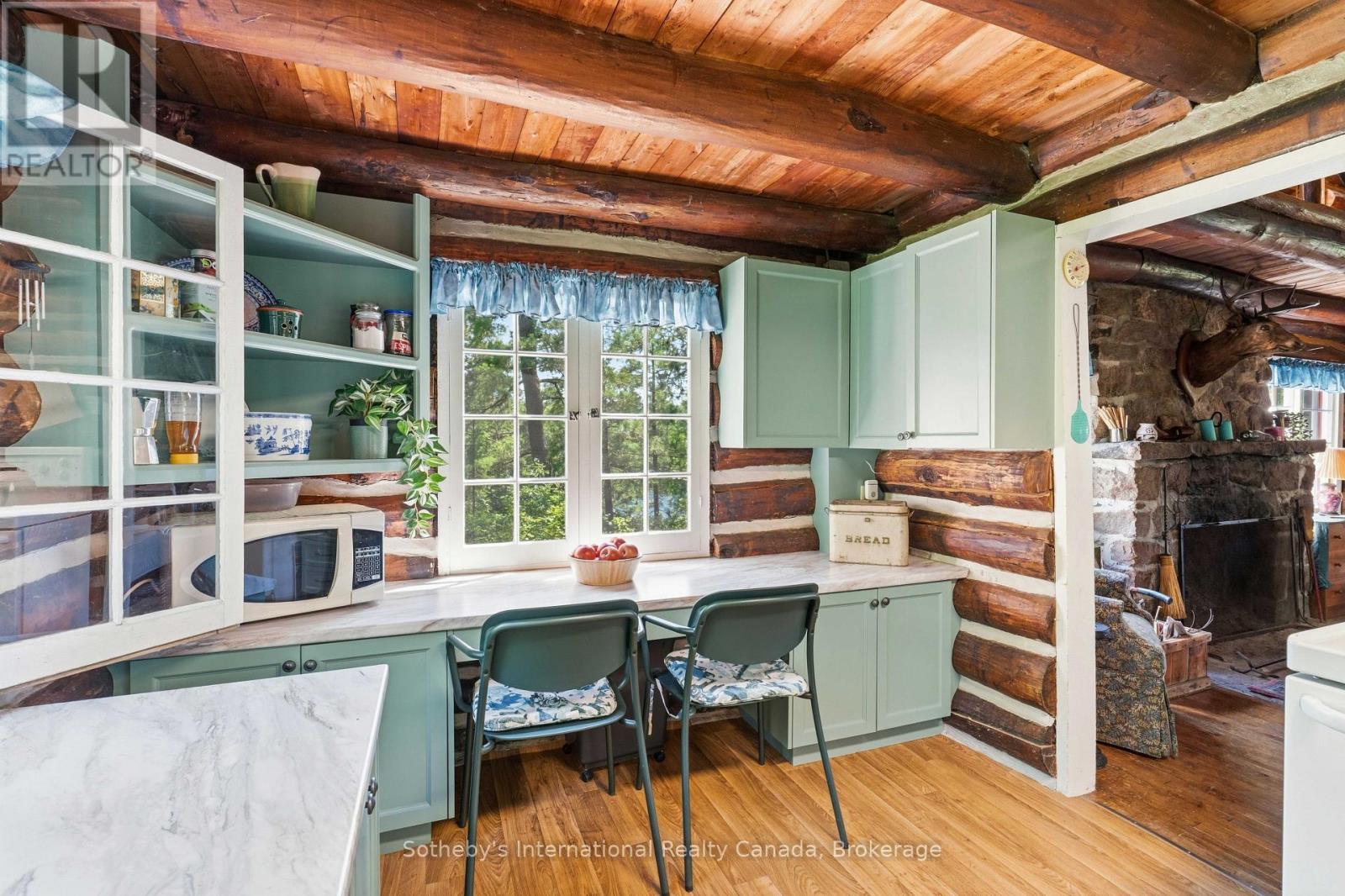 1 Island 29Kl Kahshe Lake - Cooee Island, Gravenhurst (Morrison), ON - Indoor Photo Showing Other Room