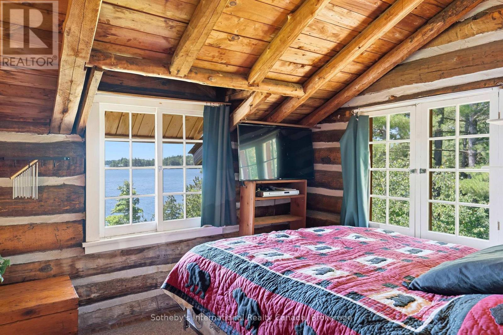 1 Island 29Kl Kahshe Lake - Cooee Island, Gravenhurst (Morrison), ON - Indoor Photo Showing Bedroom