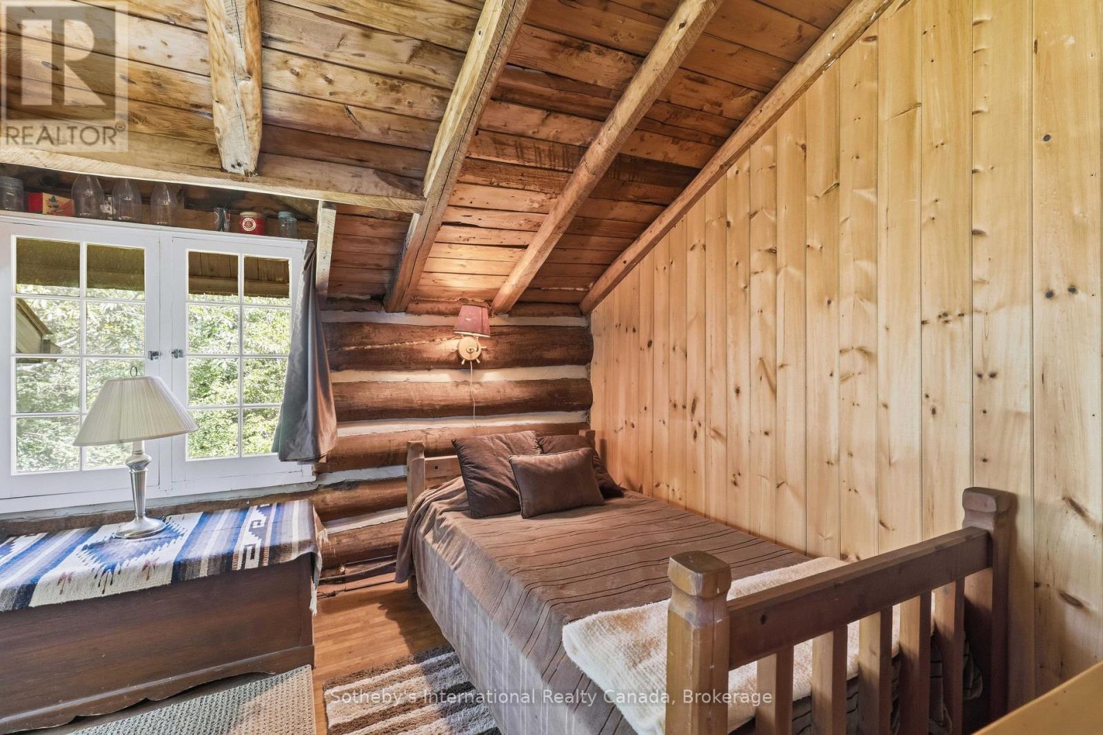 1 Island 29Kl Kahshe Lake - Cooee Island, Gravenhurst (Morrison), ON - Indoor