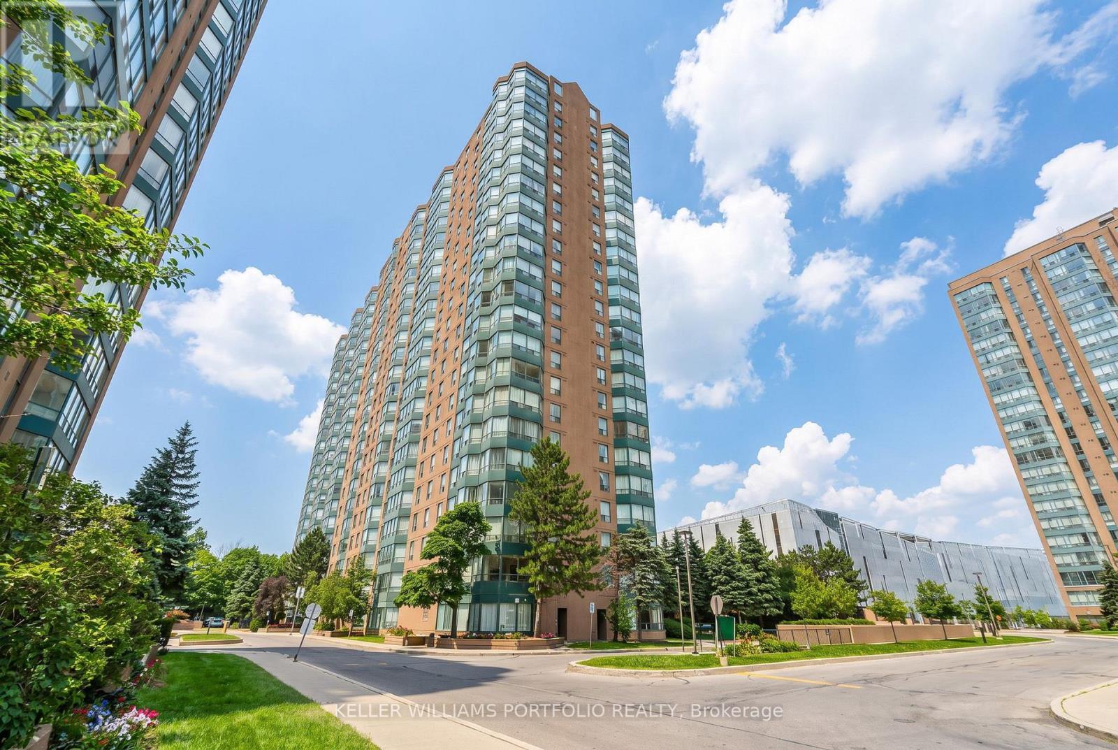 605 - 135 Hillcrest Avenue, Mississauga, ON - Outdoor With Facade