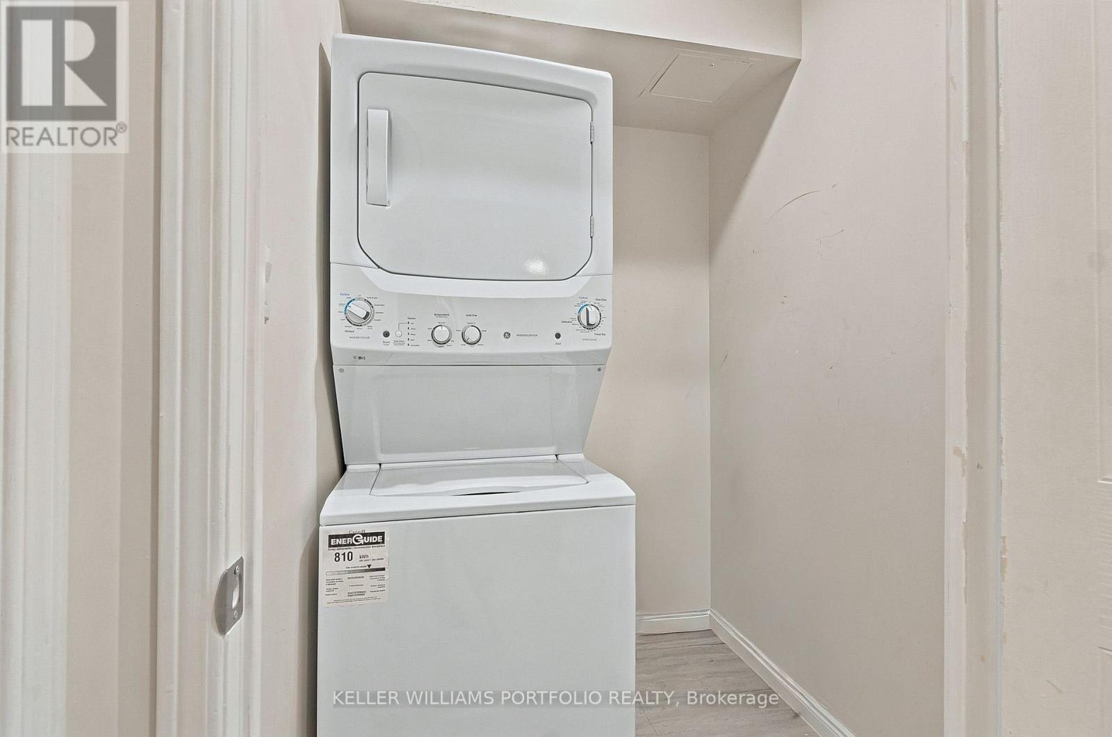 605 - 135 Hillcrest Avenue, Mississauga, ON - Indoor Photo Showing Laundry Room