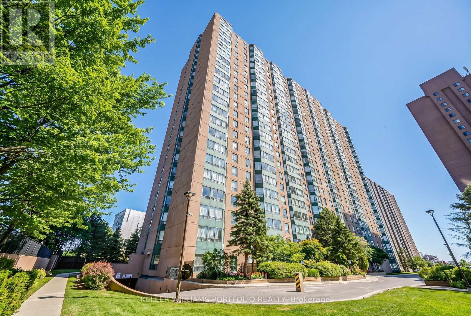 605 - 135 Hillcrest Avenue, Mississauga, ON - Outdoor With Facade