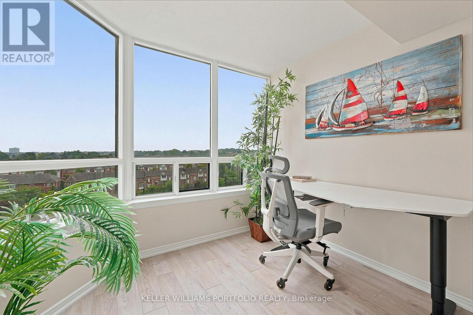605 - 135 Hillcrest Avenue, Mississauga, ON - Indoor