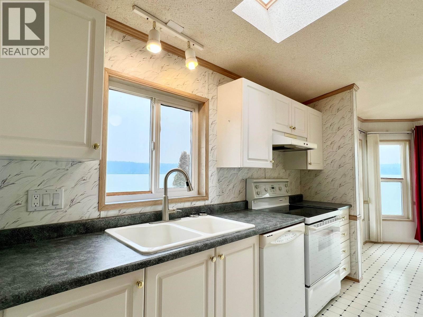 4078 Mckinley Drive, Lac La Hache, BC - Indoor Photo Showing Kitchen With Double Sink